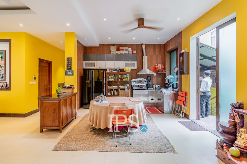 8 Room Commercial Villa For Rent - Phsar Derm Tkov, Phnom Penh