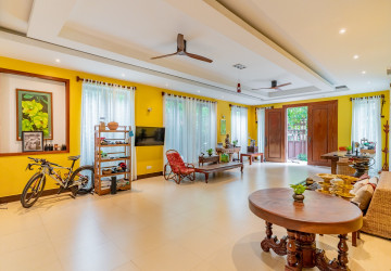 8 Room Commercial Villa For Rent - Phsar Derm Tkov, Phnom Penh thumbnail