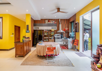 8 Room Commercial Villa For Rent - Phsar Derm Tkov, Phnom Penh thumbnail