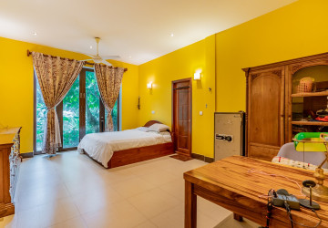 8 Room Commercial Villa For Rent - Phsar Derm Tkov, Phnom Penh thumbnail