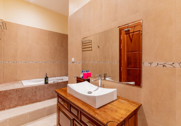 8 Room Commercial Villa For Rent - Phsar Derm Tkov, Phnom Penh thumbnail