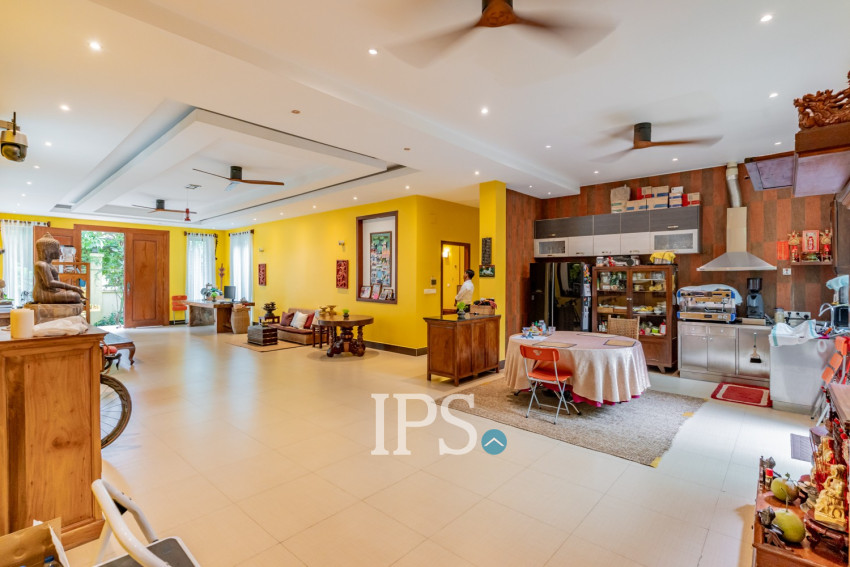 8 Room Commercial Villa For Rent - Phsar Derm Tkov, Phnom Penh