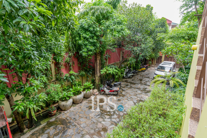 8 Room Commercial Villa For Rent - Phsar Derm Tkov, Phnom Penh