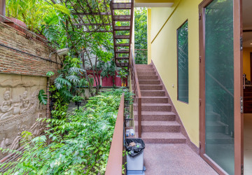 8 Room Commercial Villa For Rent - Phsar Derm Tkov, Phnom Penh thumbnail