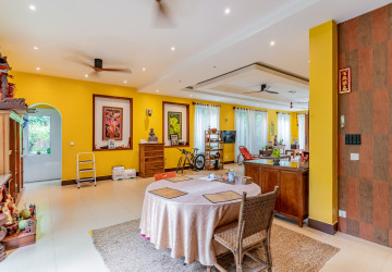 8 Room Commercial Villa For Rent - Phsar Derm Tkov, Phnom Penh thumbnail