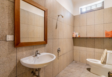 8 Room Commercial Villa For Rent - Phsar Derm Tkov, Phnom Penh thumbnail