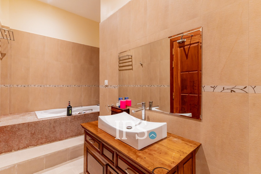 8 Room Commercial Villa For Rent - Phsar Derm Tkov, Phnom Penh