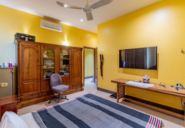 8 Room Commercial Villa For Rent - Phsar Derm Tkov, Phnom Penh thumbnail