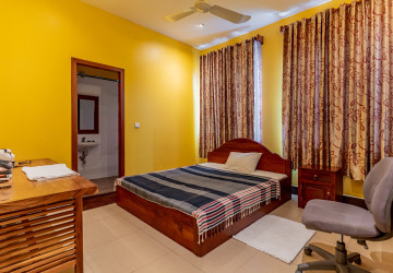 8 Room Commercial Villa For Rent - Phsar Derm Tkov, Phnom Penh thumbnail