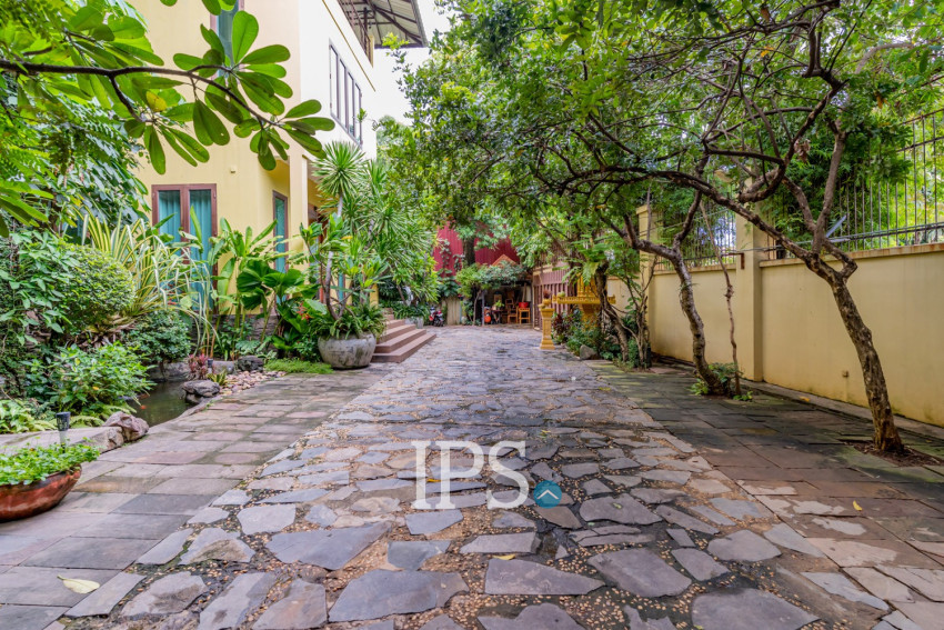 8 Room Commercial Villa For Rent - Phsar Derm Tkov, Phnom Penh