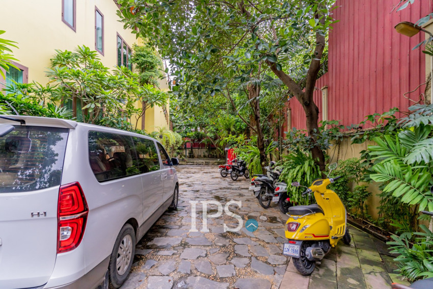 8 Room Commercial Villa For Rent - Phsar Derm Tkov, Phnom Penh