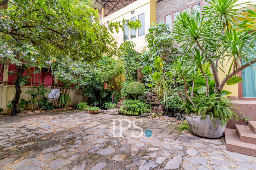 8 Room Commercial Villa For Rent - Phsar Derm Tkov, Phnom Penh