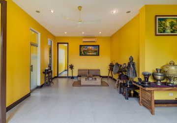 8 Room Commercial Villa For Rent - Phsar Derm Tkov, Phnom Penh thumbnail