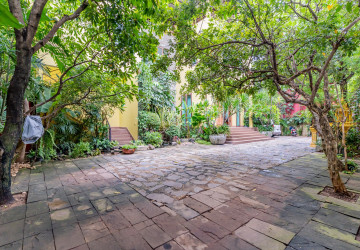 8 Room Commercial Villa For Rent - Phsar Derm Tkov, Phnom Penh thumbnail