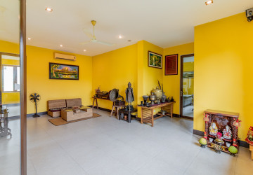 8 Room Commercial Villa For Rent - Phsar Derm Tkov, Phnom Penh thumbnail