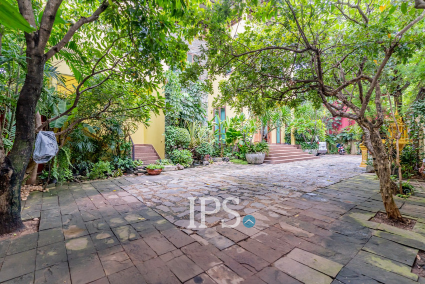 8 Room Commercial Villa For Rent - Phsar Derm Tkov, Phnom Penh