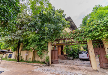 8 Room Commercial Villa For Rent - Phsar Derm Tkov, Phnom Penh thumbnail