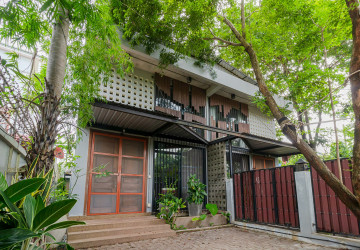 3 Bedroom House For Rent - Sala Kamreuk, Siem Reap thumbnail