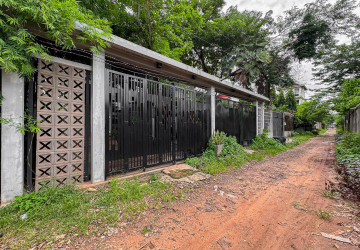 3 Bedroom House For Rent - Sala Kamreuk, Siem Reap thumbnail