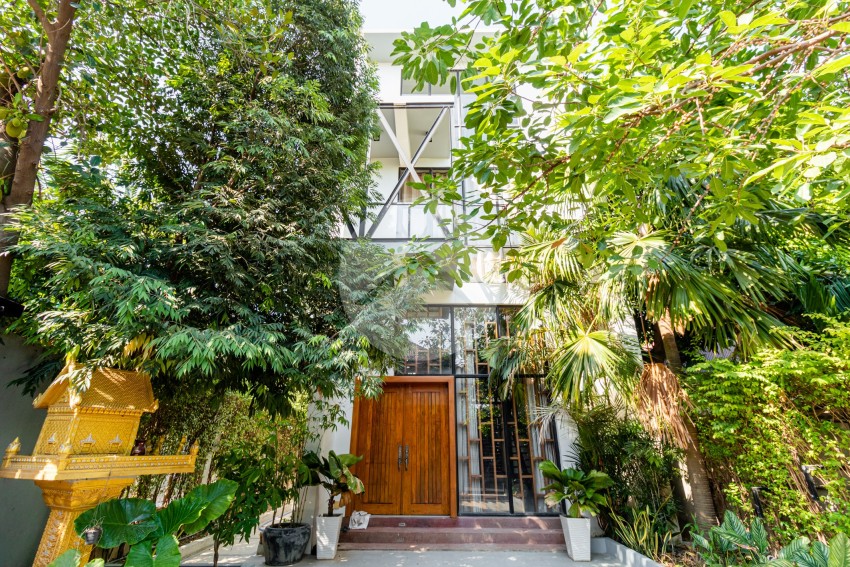 5 Bedroom Villa For Sale - Sala Kamreuk, Siem Reap