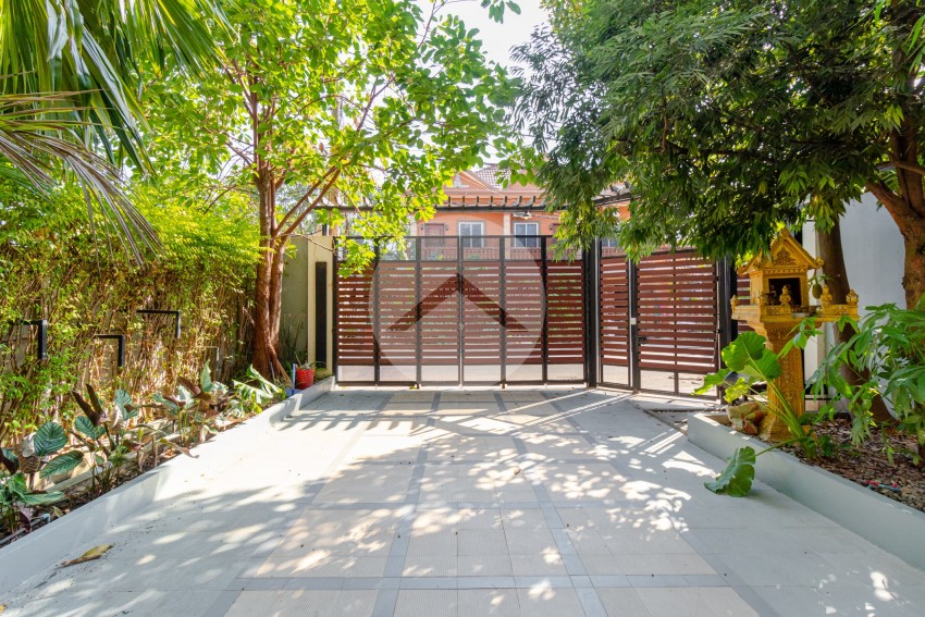 5 Bedroom Villa For Sale - Sala Kamreuk, Siem Reap