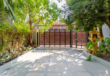 5 Bedroom Villa For Sale - Sala Kamreuk, Siem Reap thumbnail