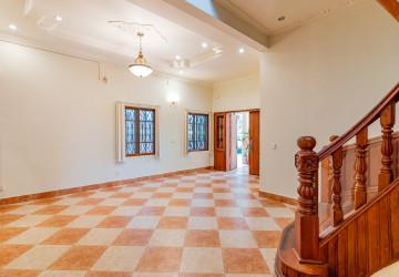 5 Bedroom Villa For Rent - BKK1, Phnom Penh thumbnail