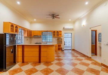 5 Bedroom Villa For Rent - BKK1, Phnom Penh thumbnail