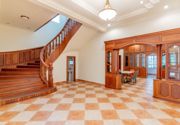 5 Bedroom Villa For Rent - BKK1, Phnom Penh thumbnail
