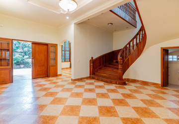 5 Bedroom Villa For Rent - BKK1, Phnom Penh thumbnail