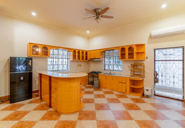 5 Bedroom Villa For Rent - BKK1, Phnom Penh thumbnail