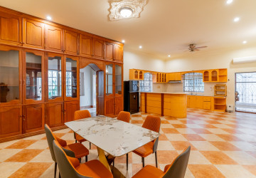 5 Bedroom Villa For Rent - BKK1, Phnom Penh thumbnail