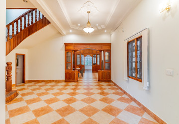 5 Bedroom Villa For Rent - BKK1, Phnom Penh thumbnail