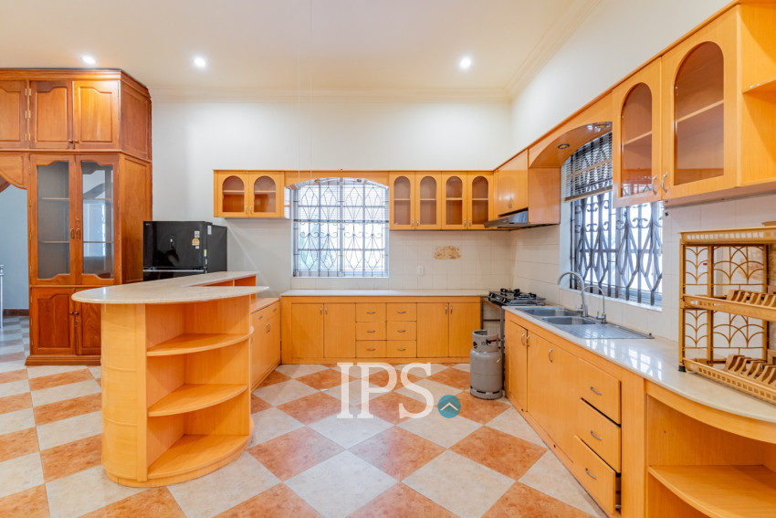 5 Bedroom Villa For Rent - BKK1, Phnom Penh