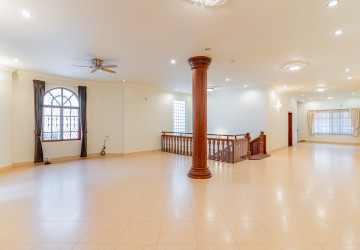 5 Bedroom Villa For Rent - BKK1, Phnom Penh thumbnail