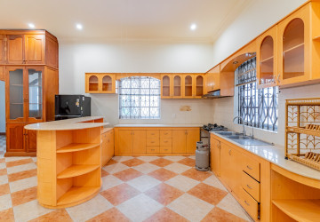 5 Bedroom Villa For Rent - BKK1, Phnom Penh thumbnail
