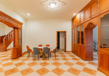 5 Bedroom Villa For Rent - BKK1, Phnom Penh thumbnail