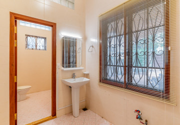 5 Bedroom Villa For Rent - BKK1, Phnom Penh thumbnail