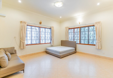 5 Bedroom Villa For Rent - BKK1, Phnom Penh thumbnail