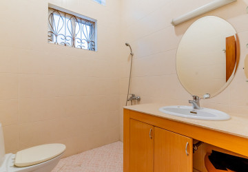 5 Bedroom Villa For Rent - BKK1, Phnom Penh thumbnail