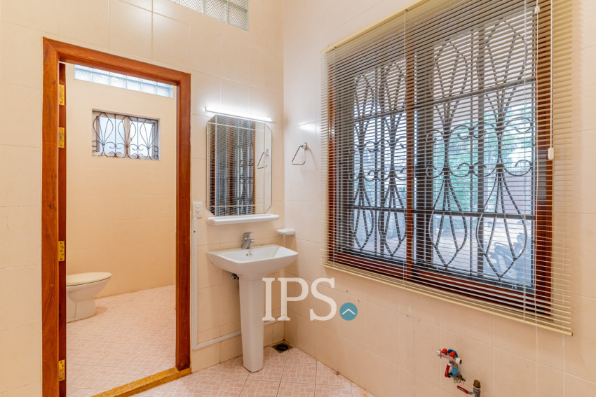 5 Bedroom Villa For Rent - BKK1, Phnom Penh