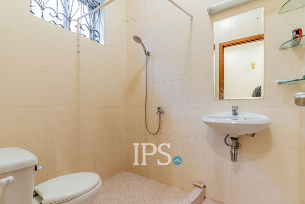 5 Bedroom Villa For Rent - BKK1, Phnom Penh - Image 43
