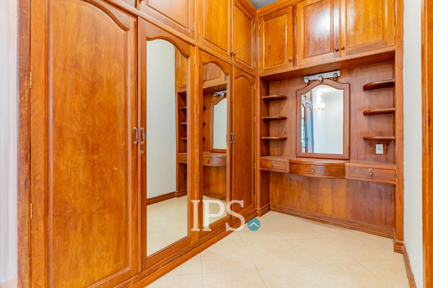 5 Bedroom Villa For Rent - BKK1, Phnom Penh
