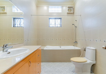 5 Bedroom Villa For Rent - BKK1, Phnom Penh thumbnail