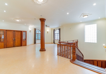 5 Bedroom Villa For Rent - BKK1, Phnom Penh thumbnail