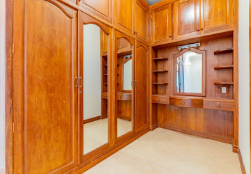 5 Bedroom Villa For Rent - BKK1, Phnom Penh thumbnail