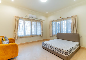 5 Bedroom Villa For Rent - BKK1, Phnom Penh thumbnail