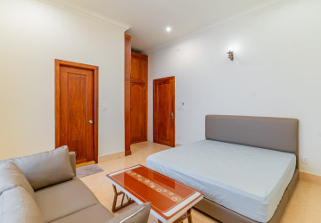 5 Bedroom Villa For Rent - BKK1, Phnom Penh thumbnail