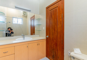 5 Bedroom Villa For Rent - BKK1, Phnom Penh thumbnail