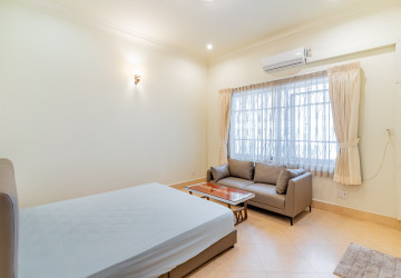 5 Bedroom Villa For Rent - BKK1, Phnom Penh thumbnail